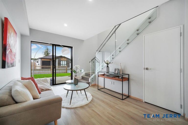 Photo of property in 17 Farranfore Road, Opaheke, Papakura, 2113
