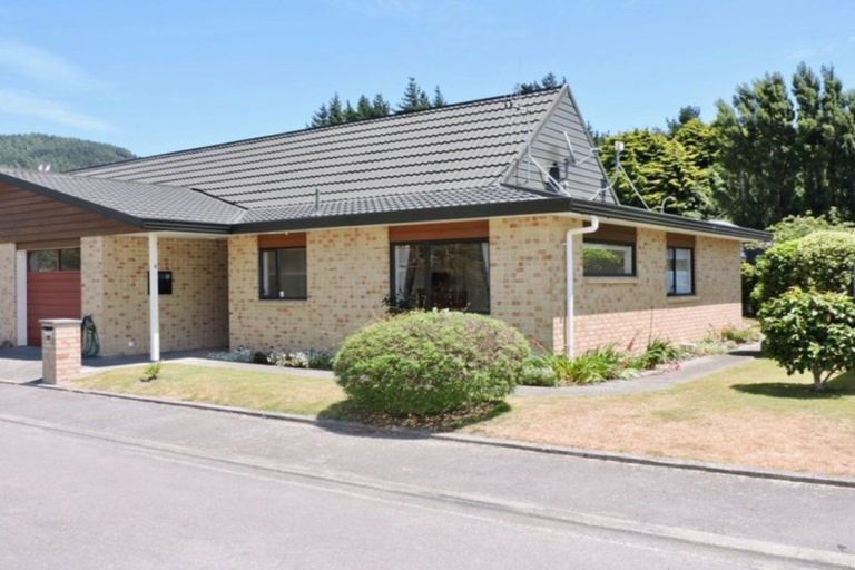 Photo of property in Redwood Village, 39/42 Main Road, Tawa, Wellington, 5028