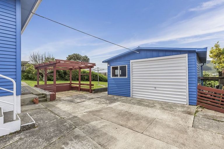 Photo of property in 25 Turkington Street, Tawa, Wellington, 5028