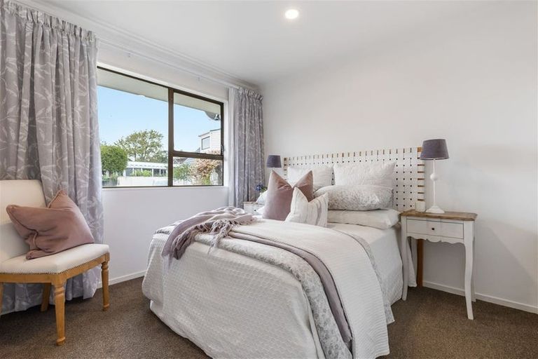 Photo of property in 2/14 Priestley Drive, Bucklands Beach, Auckland, 2014