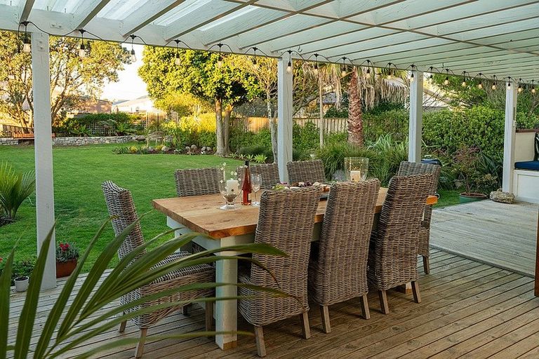 Photo of property in 23 Rangihiroa Street, Waikanae Beach, Waikanae, 5036