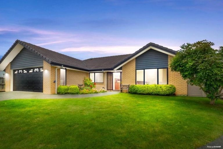 Photo of property in 12 Ludlow Place, Pukekohe, 2120