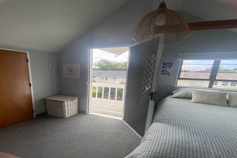 Photo of property in 2/37 Middle Road, Havelock North, 4130