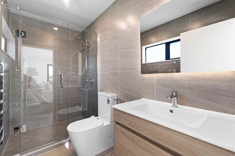 Photo of property in 65 Picnic Point Road, Hobsonville, 0616