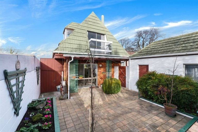 Photo of property in 14 Abberley Crescent, St Albans, Christchurch, 8014