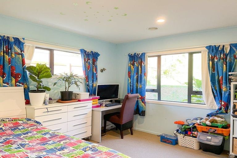 Photo of property in 60 Erlestoke Crescent, Churton Park, Wellington, 6037