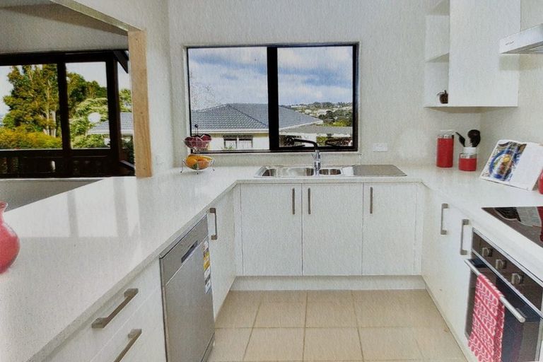 Photo of property in 2/29 Kemp Road, Massey, Auckland, 0614