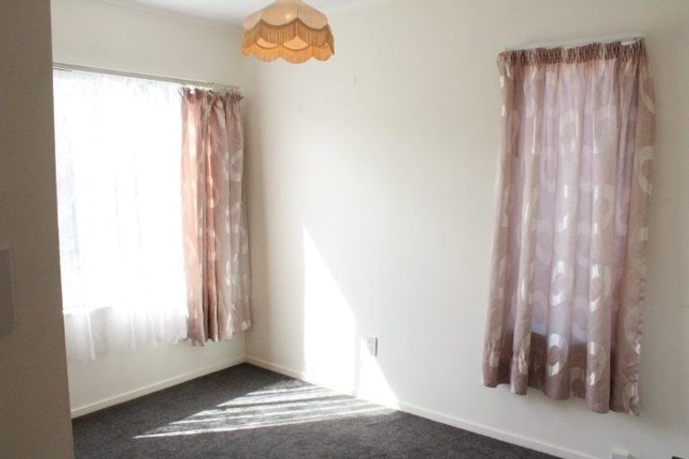 Photo of property in 50 Aviemore Drive, Highland Park, Auckland, 2010