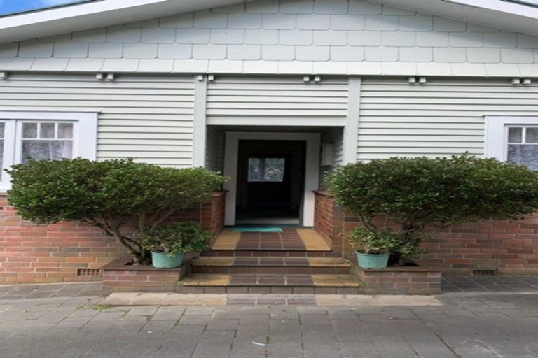 Photo of property in 33 Wattle Street, New Lynn, Auckland, 0600