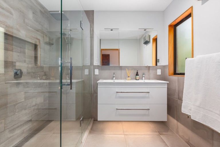 Photo of property in 2/16 Cheviot Road, Lowry Bay, Lower Hutt, 5013