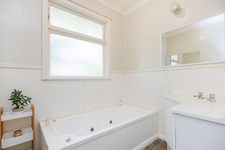Photo of property in 9 Parata Street, Hokowhitu, Palmerston North, 4410