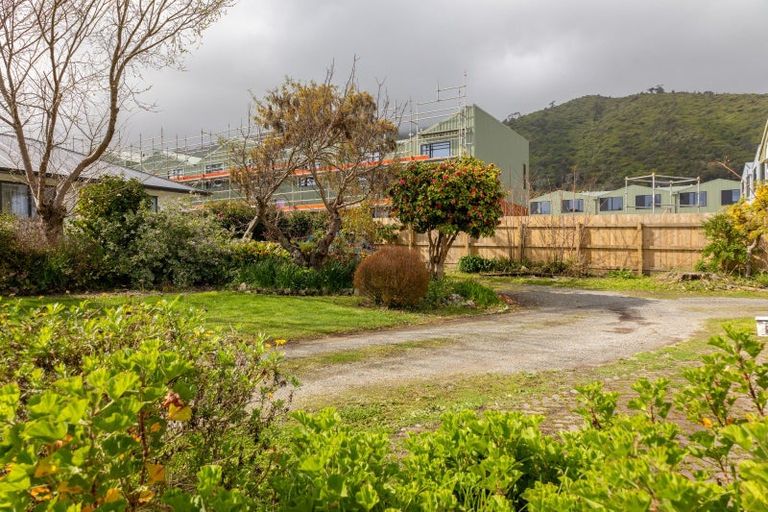 Photo of property in 18 Utauta Street, Waikanae, 5036
