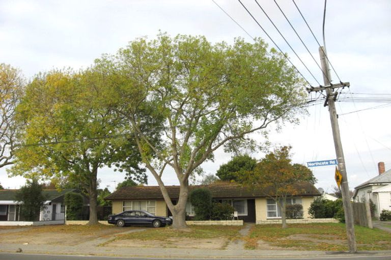 Photo of property in 2/75 Northcote Road, Northcote, Christchurch, 8052