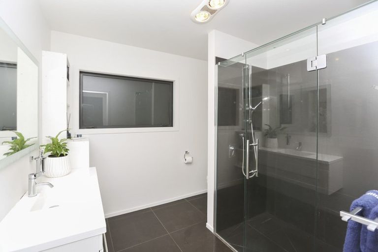 Photo of property in 12e Junction Street, Welbourn, New Plymouth, 4310