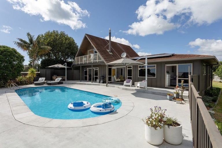 Photo of property in 306 Omokoroa Road, Omokoroa, 3114