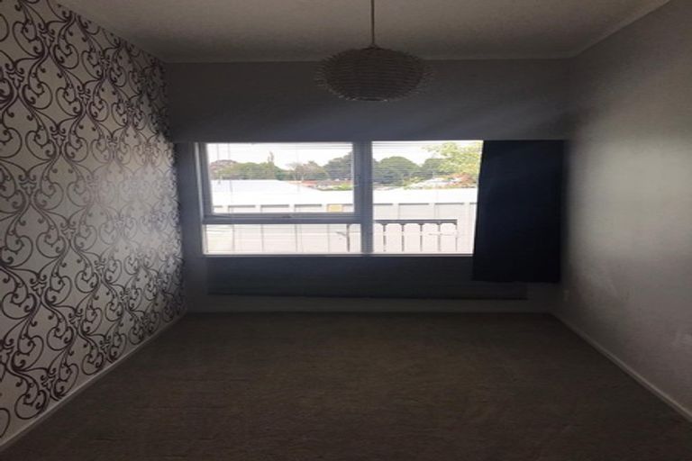 Photo of property in 12a Waiari Road, Conifer Grove, Takanini, 2112