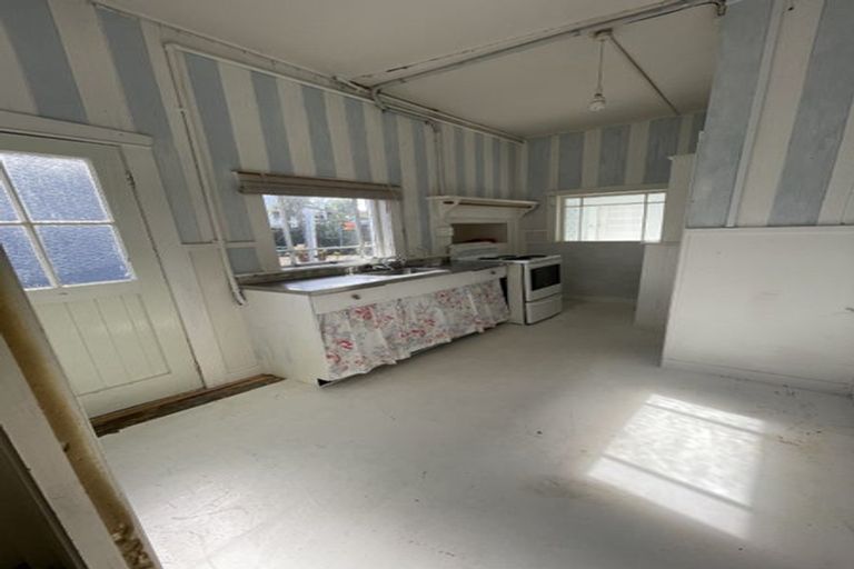 Photo of property in 15 Queens Parade, Devonport, Auckland, 0624