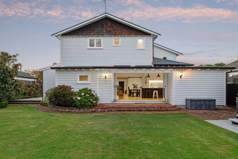 Photo of property in 112 Knowles Street, St Albans, Christchurch, 8052