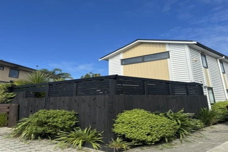 Photo of property in 12b Kelwyn Road, Kelston, Auckland, 0602
