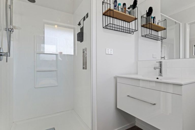 Photo of property in 62 Petries Road, Woodend, 7610