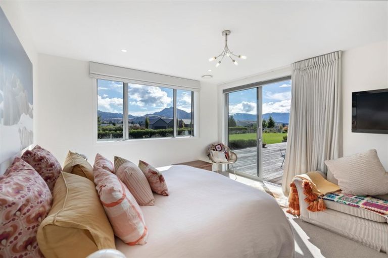 Photo of property in 2 Nokomai Street, Wanaka, 9305