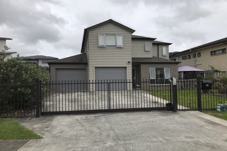 Photo of property in 24 Midhurst Avenue, Henderson, Auckland, 0612