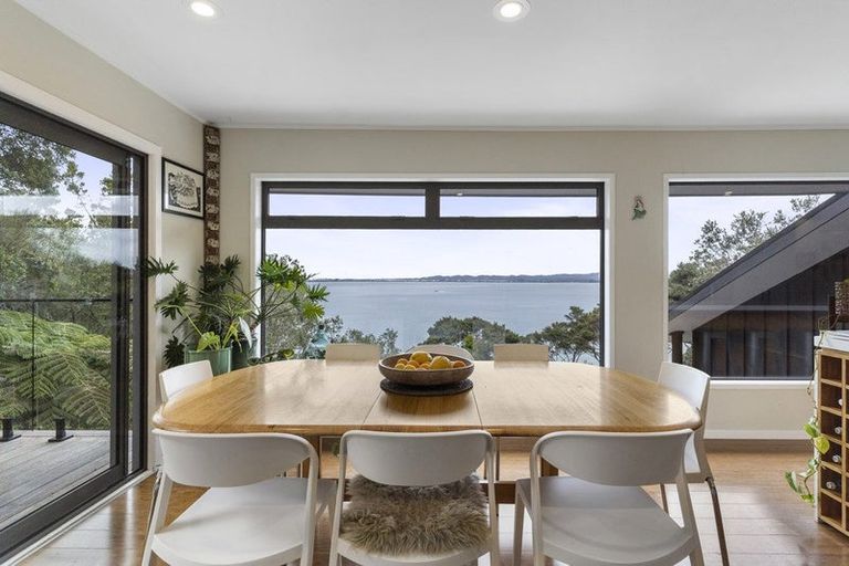 Photo of property in 2/106 Island Bay Road, Beach Haven, Auckland, 0626