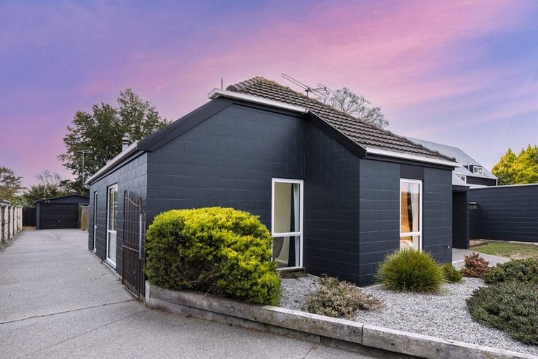 Photo of property in 12 Heathglen Avenue, Parklands, Christchurch, 8083