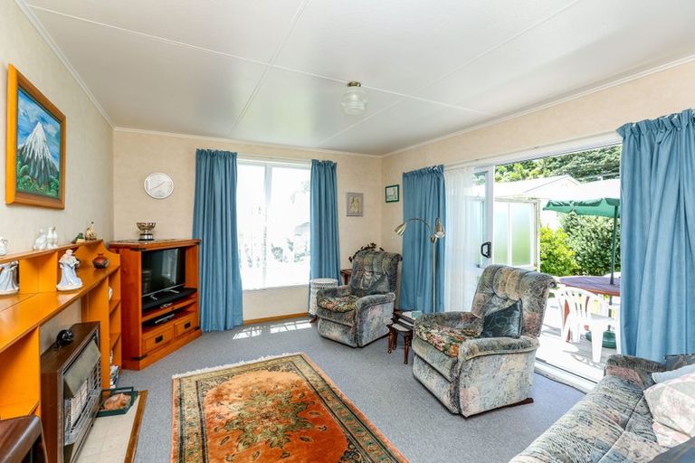 Photo of property in 30 Seaview Road, Marfell, New Plymouth, 4310