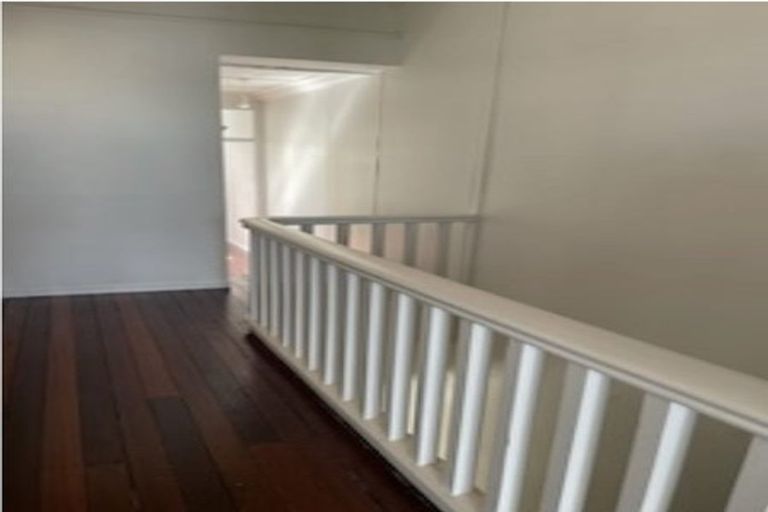 Photo of property in 1/45 Queen Street, Northcote Point, Auckland, 0627