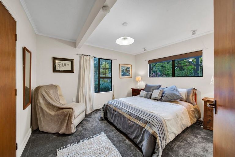 Photo of property in 48 Kairau Road West, Sentry Hill, New Plymouth, 4373