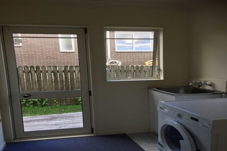 Photo of property in Chantelle Close, 44e Lavery Place, Sunnynook, Auckland, 0632