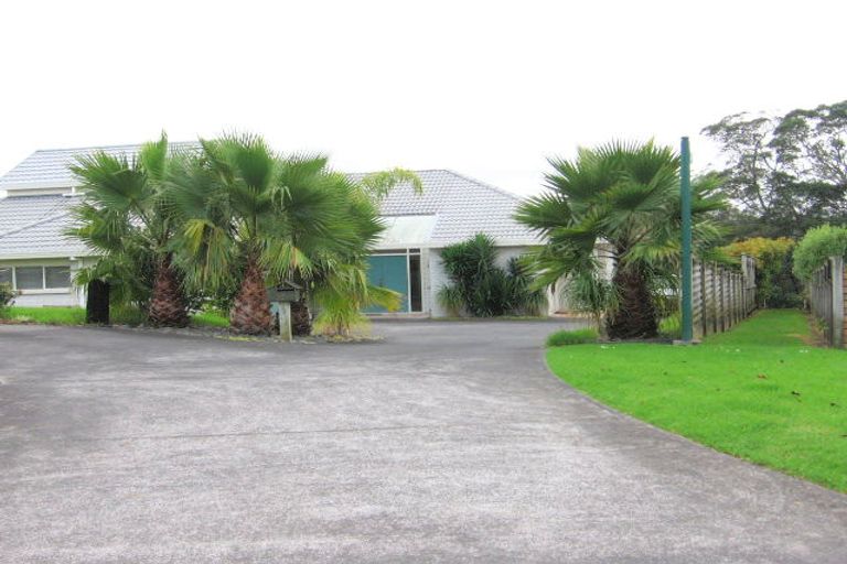 Photo of property in 22 Windfall Grove, Greenhithe, Auckland, 0632