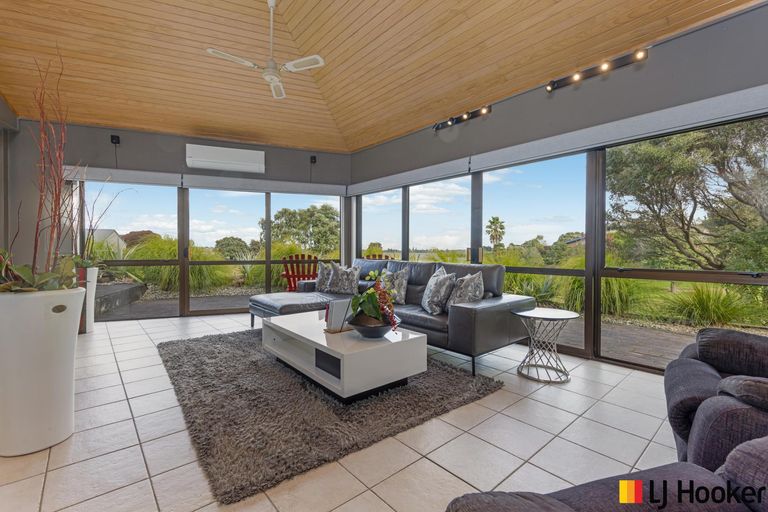 Photo of property in 180 Carnoustie Drive, Wattle Downs, Auckland, 2103