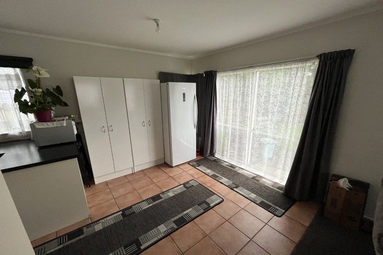 Photo of property in 1/12 Bernina Place, Weymouth, Auckland, 2103