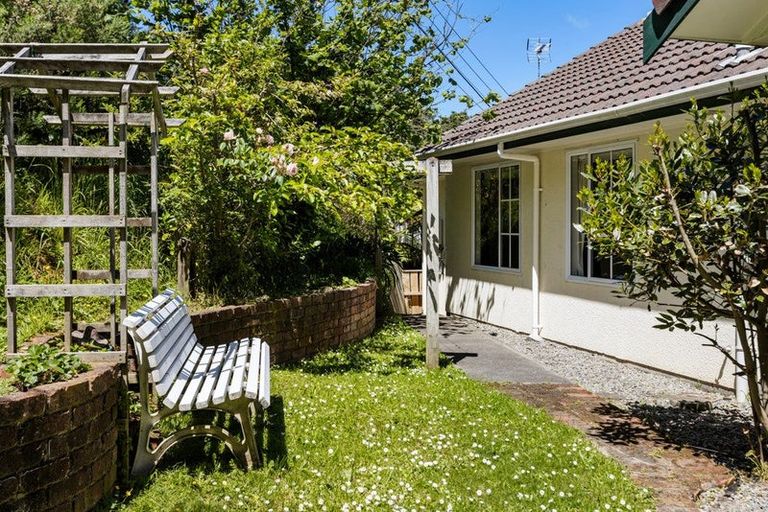 Photo of property in 6 Erskine Close, Island Bay, Wellington, 6023