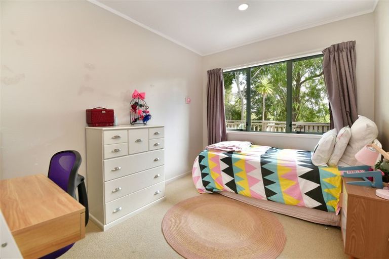 Photo of property in 33a Kia Ora Road, Beach Haven, Auckland, 0626