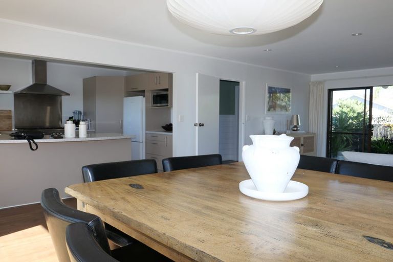 Photo of property in 27 Titoki Road, Waikanae Beach, Waikanae, 5036