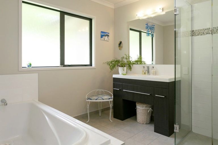 Photo of property in 19 Maple Grove, Acacia Bay, Taupo, 3385