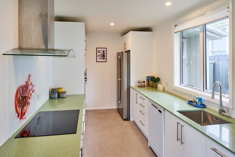 Photo of property in 41-43 Pukatea Street, Eastbourne, Lower Hutt, 5013