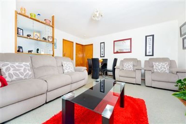 Photo of property in 2/2 Wayne Drive, Mangere, Auckland, 2022