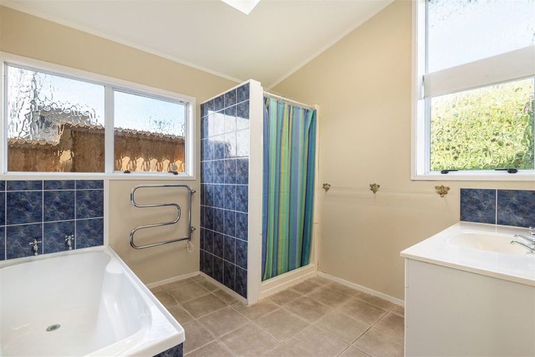 Photo of property in 33 Beulah Avenue, Rothesay Bay, Auckland, 0630