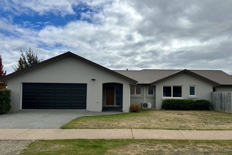 Photo of property in 17 Ash Avenue, Albert Town, Wanaka, 9305