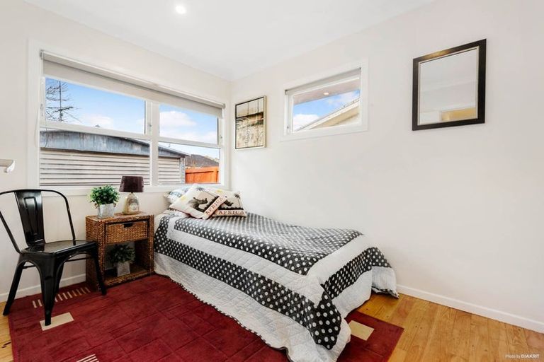 Photo of property in 14 Ocean View Road, Northcote, Auckland, 0627