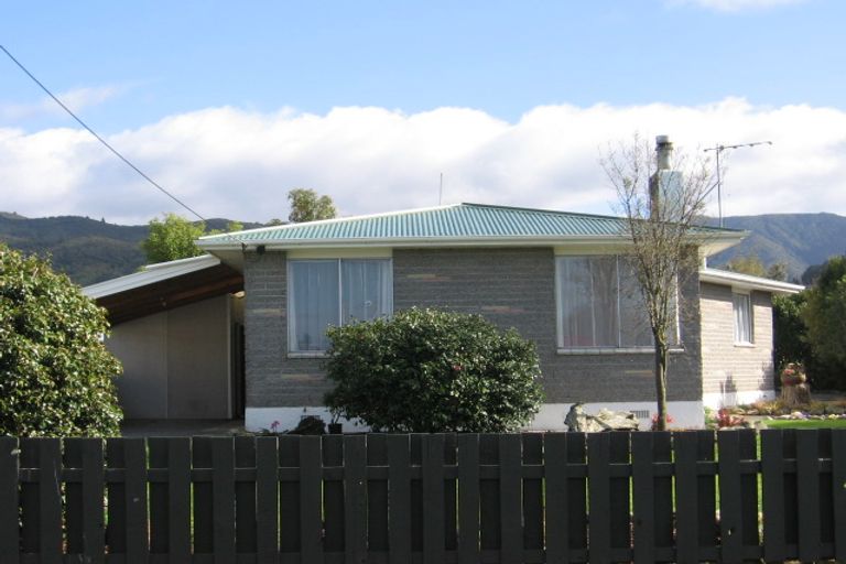 Photo of property in 13 Farrier Grove, Featherston, 5710