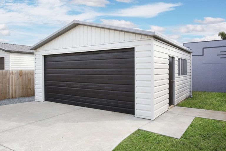 Photo of property in 14a Racecourse Road, Waiuku, 2123