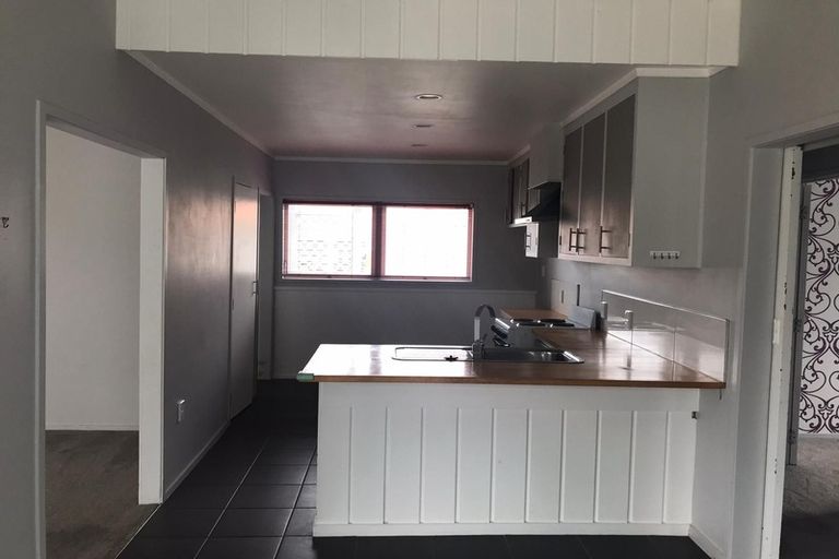 Photo of property in 12a Waiari Road, Conifer Grove, Takanini, 2112