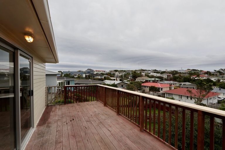 Photo of property in 15 Baylands Drive, Newlands, Wellington, 6037