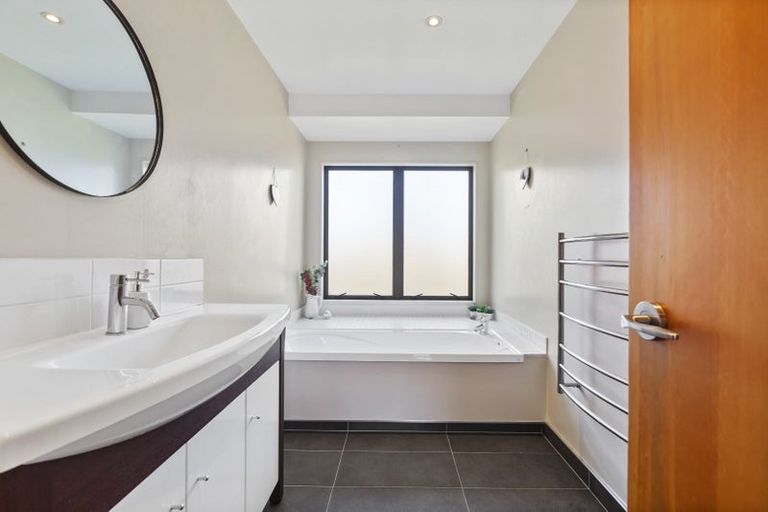 Photo of property in 21 Deanna Drive, West Harbour, Auckland, 0618