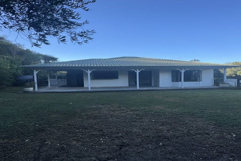 Photo of property in 81 Motu Road, Kumeu, 0891